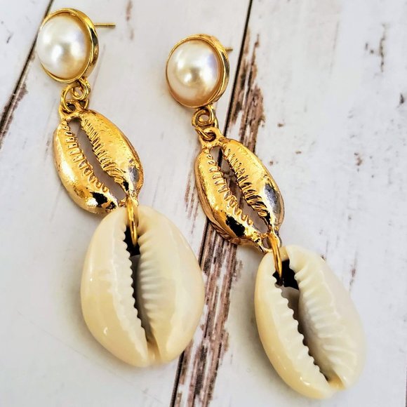Jewelry - Seashell Pearl Earrings